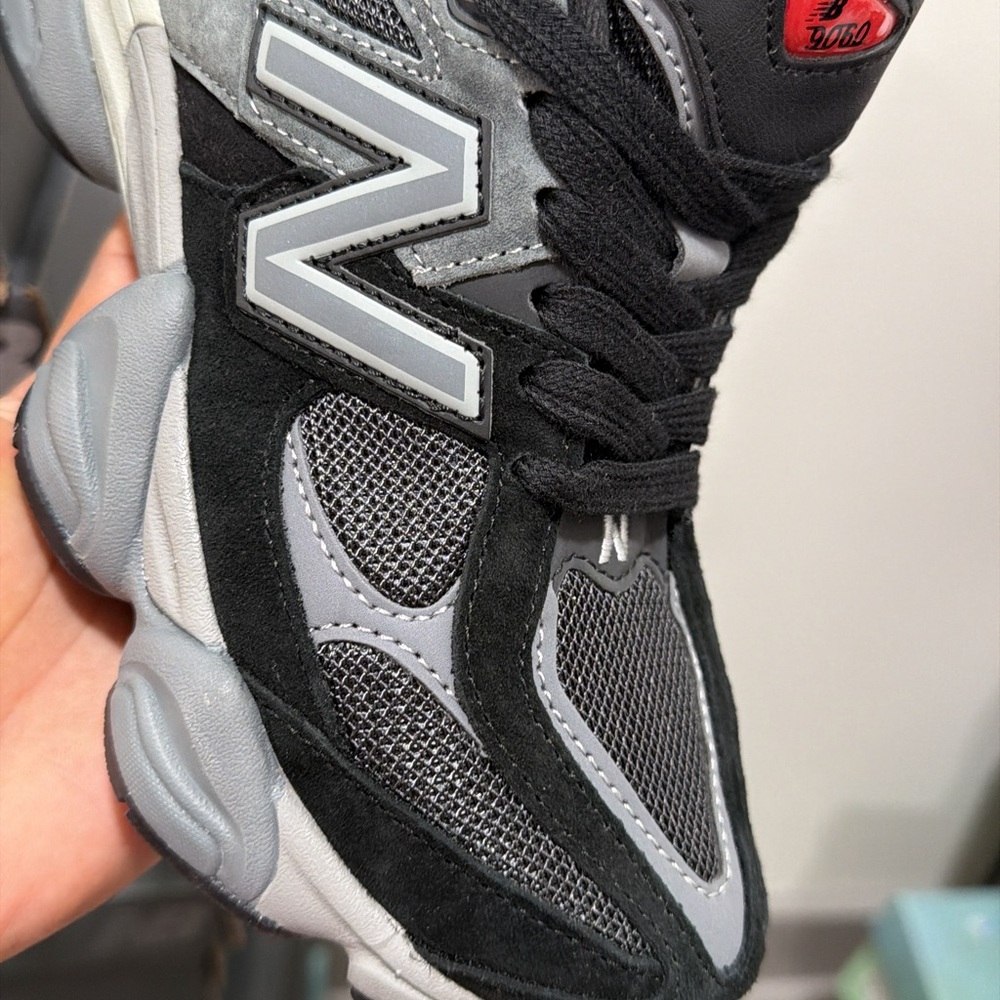 New Balance Black Sneakers